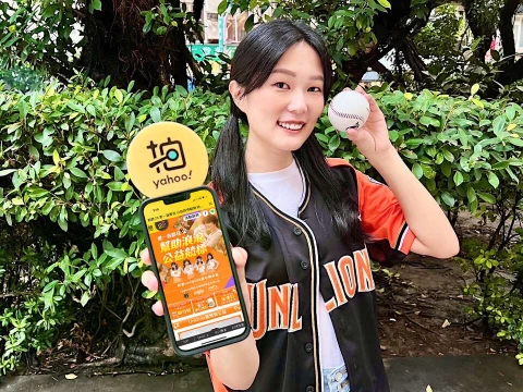 Yahoo奇摩拍賣發現，中職球迷不僅熱情觀賽，今年七月剛結束的明星賽更帶動相關商品熱搜成長超過3倍，尤以球員簽名球衣、簽奇摩拍賣特別攜手統一獅推出競標公益活動，此次活動所得將全數捐贈給專門營救傷病流浪貓狗的台灣動物緊急救援小組（ARTT），邀請大小球迷共同為浪浪毛孩獻愛！官方提供