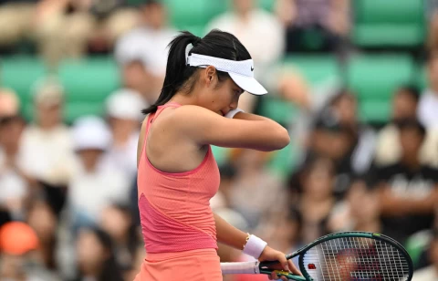 國球星拉杜卡努(Emma Raducanu)因左腳受傷選擇退賽。法新社