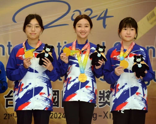 中華台北獲得女子10公尺空氣手槍團隊冠軍 (左起)劉恆妤、吳佳穎、鄭晏晴 。射擊協會提供