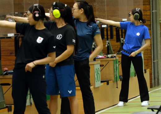中華台北吳佳穎今天在女子25公尺手槍慢射暫居第二。射擊協會提供