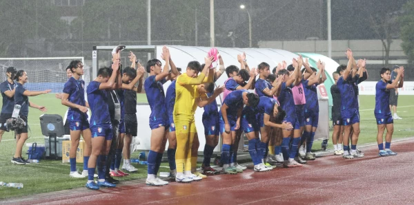 中華U20代表隊踢出半場好球。李天助攝