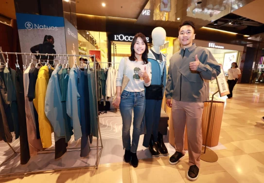 奧運金牌李洋擔任Natuos一日店長與品牌創辦人陳盈璇。官方提供