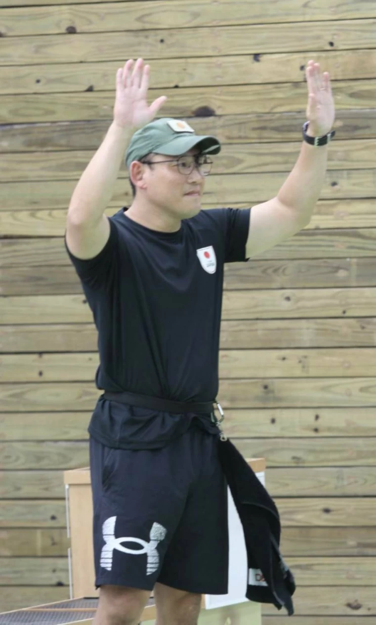 日本25公尺快射手槍奧運國手吉岡大本職是警察。中華民國射擊協會