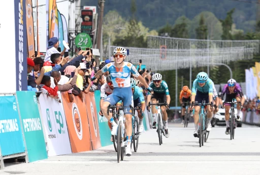 Max Poole在終點的小集團衝刺一支獨秀稱霸環蘭卡威皇后站。Le Tour de Langkawi提供