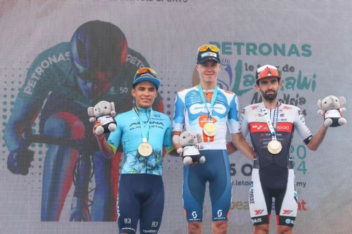 Poole(中)LóPez(左)和Pesenti(右)是本站前三名。Le Tour de Langkawi提供