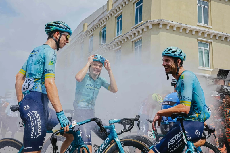 遠道而來的選手們得適應當地酷熱而多變的天氣。Le Tour de Langkawi提供