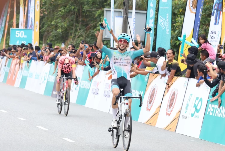 雙兔之爭Tarozzi以優勢火力成為古來終點的贏家。Le Tour de Langkawi提供