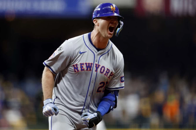 大都會阿隆索(Pete Alonso)打出逆轉三分砲。法新社