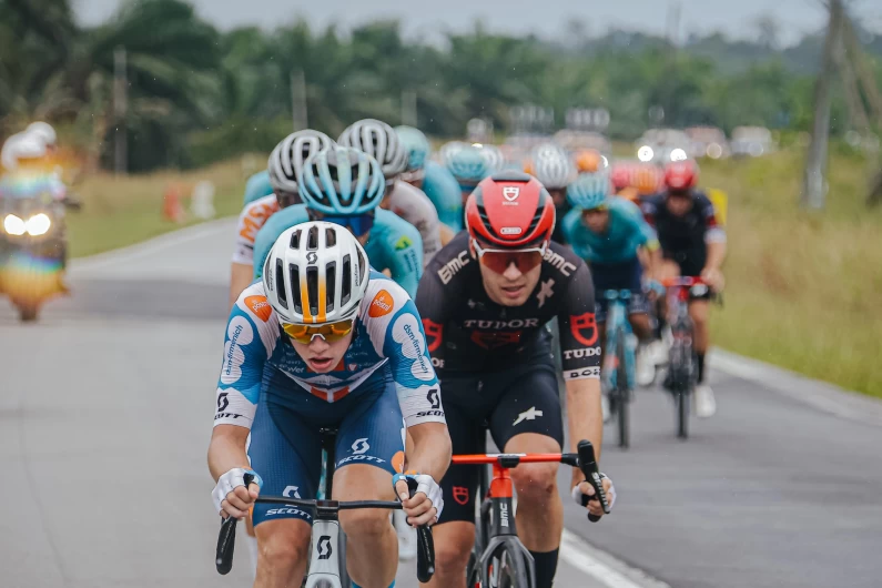 今天的比賽由衝刺隊伍和綠衫車隊聯手掌握。Le Tour de Langkawi提供