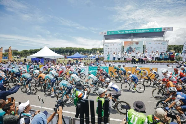 本日賽程在石油之城民都魯熱力開賽。Le Tour de Langkawi提供