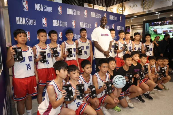 賈奈特大合照。李天助攝