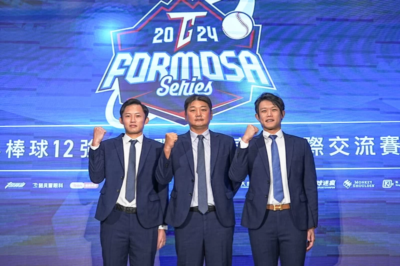 12強中華隊總教練曾豪駒與陳冠宇，江國豪。（圖：李瑋儒攝）