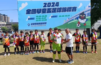  崇德國手「重量型」門將曾靚在少年盃和學童盃力保零失球的關鍵球員。足協提供