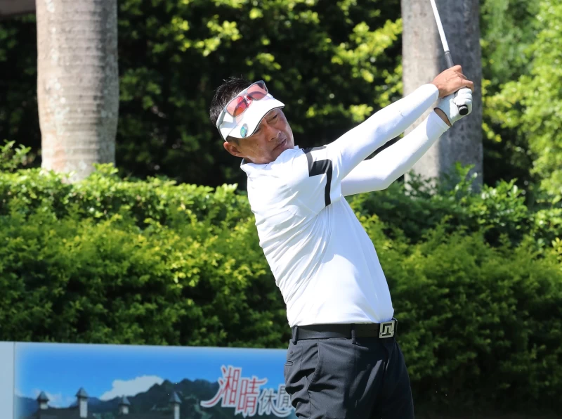 連騼森首輪以69桿獨居長春組首位。官方提供