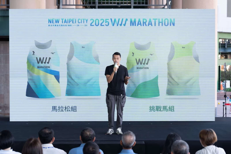 2025新北市萬金石馬拉松跑衣設計由沛肯公司團隊創意總監賴殷偉操刀。新北市體育局提供