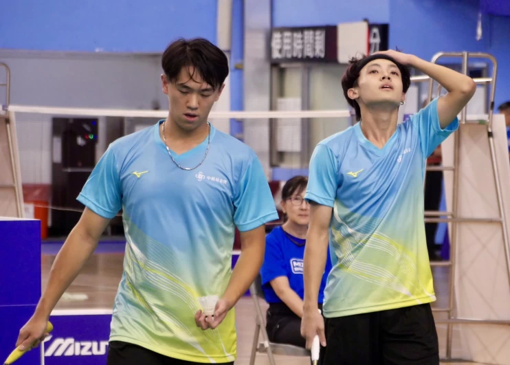 僑光科大翁志凱左和李昱勳合收男單冠軍。吳敏欣攝