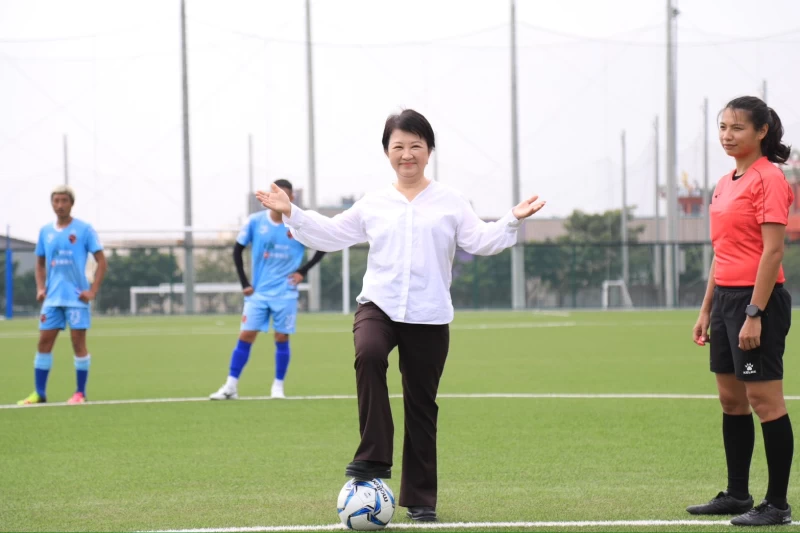 盧市長與足球有相當多的淵源。台中市運發局提供