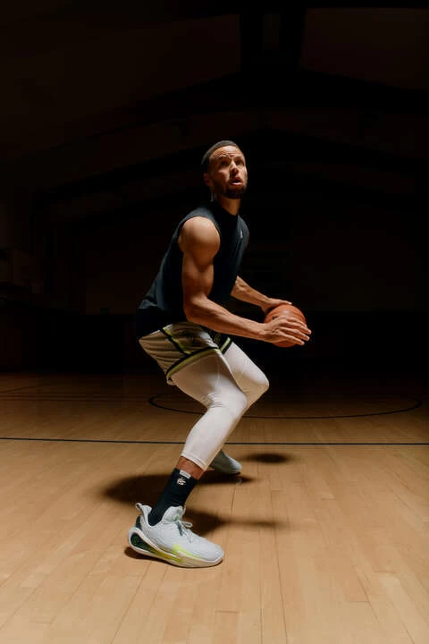 Curry 12全系列配色將以探索宇宙為設計靈感，將球鞋科技特色與外太空獨特元素完美結合，展現Stephen Curry在籃球場上所扮演的多重角色。官方提供