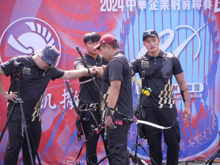 新竹市愛山林男團單日兩戰全勝。射箭協會提供