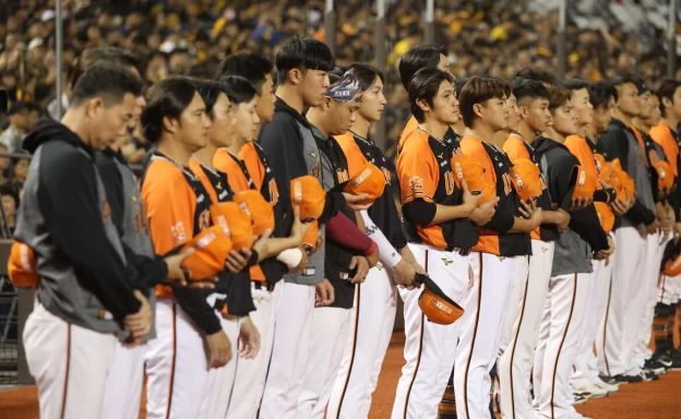 統一獅奪下G2,系列賽雙方1比1平手。記者李天助攝