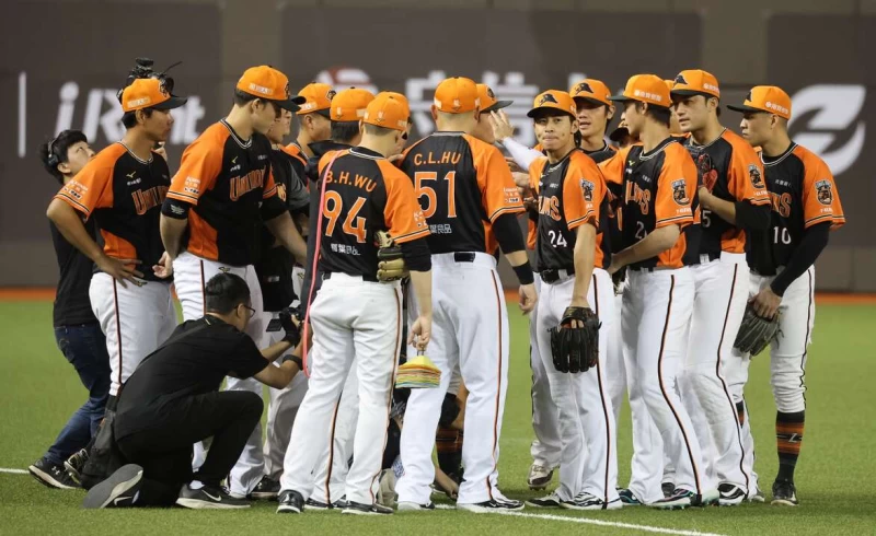 昨天統一派出古林睿煬，今交由勝騎士先發。記者李天助攝