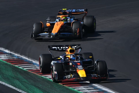 美國大獎賽United States Grand Prix上Red Bull 車隊荷蘭籍車手 Max Verstappen開賽起就與對手展開激烈攻防。Red Bull 提供