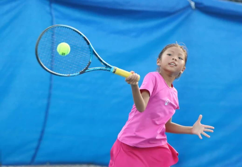 大直國小朱恩嫻在10歲女單八強演出逆轉秀7-5擊敗民權國小文韻涵闖進四強。海碩整合行銷提供
