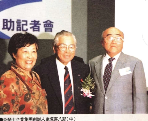 許輝珠(左1)。籃球名人堂提供