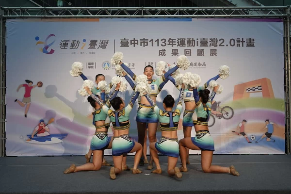 東山高中啦啦隊精彩開場表演。台中運動局提供