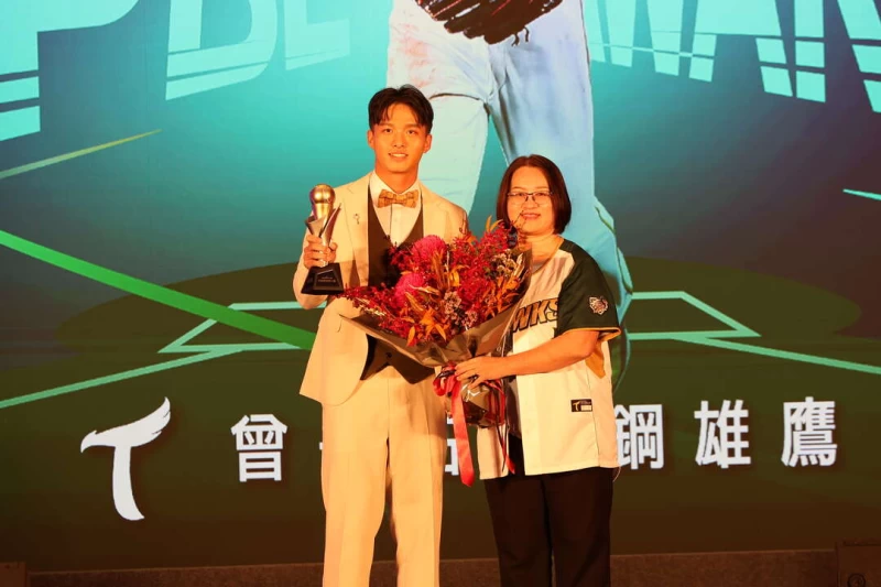 曾子祐與媽媽。記者李天助攝