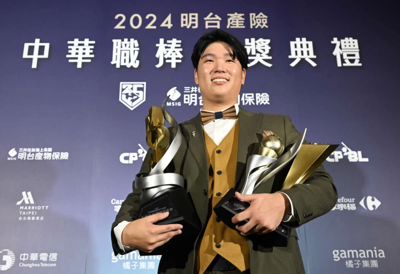 古林睿煬包辦最佳投手、防禦率王、年度MVP。記者李天助攝