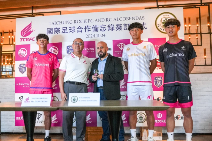 台中磐石與RC Alcobendas簽訂合作備忘錄，高冠宇（右二）等球員出席。（圖：李瑋儒攝）