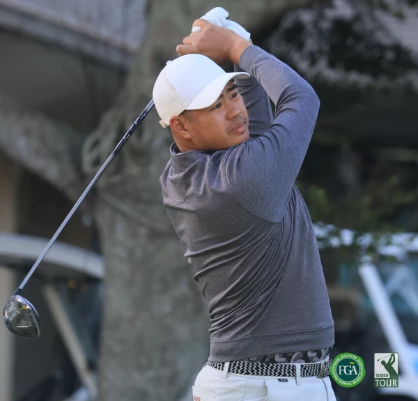 國賓ADT公開賽第二回合寮國選手Bouahom Thammasack打出66桿以-2暫並列第二。鍾豐榮攝影