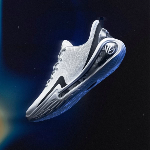 Curry 12shooting Star為致敬史上最偉大三分射手Stephen Curry，描繪Stephen Curry每次如流星般的自信出手都是何其迅速和準確。官方提供