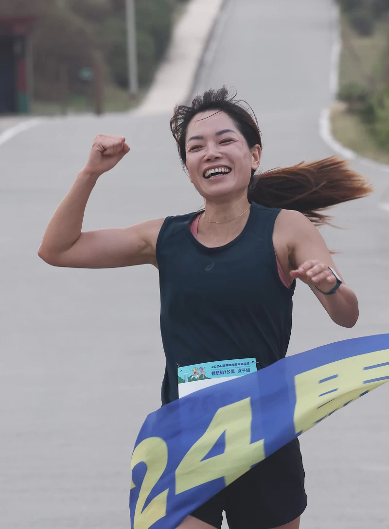 徐香蘭37分51秒蟬聯7k女子組冠軍。大會提供