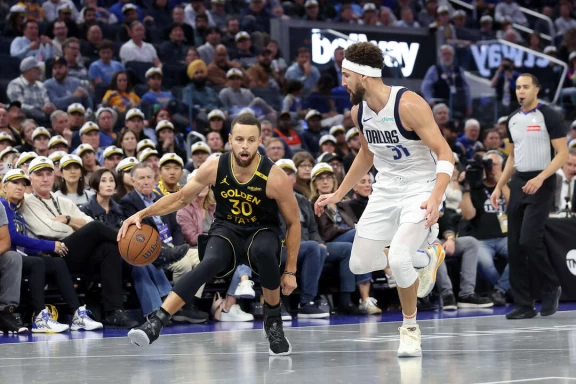 湯普森(Klay Thompson)離開金州後,首度回到老東家主場作戰。法新社