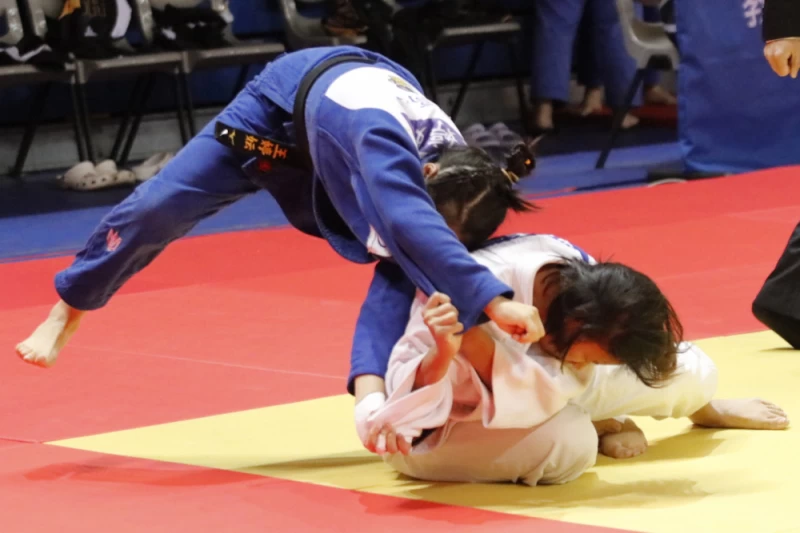 王婷妘（左）VS.杜瑀恩今天大戰近10分鐘才分出勝負。姚瑞宸攝