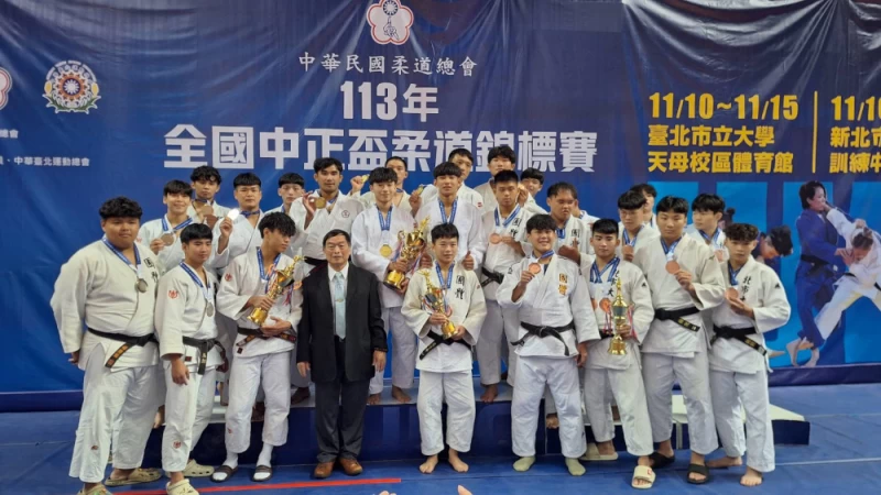 清華大學在北市大、國體大眾高手中脫穎而出,贏得社會甲組團體賽冠軍。姚瑞宸攝
