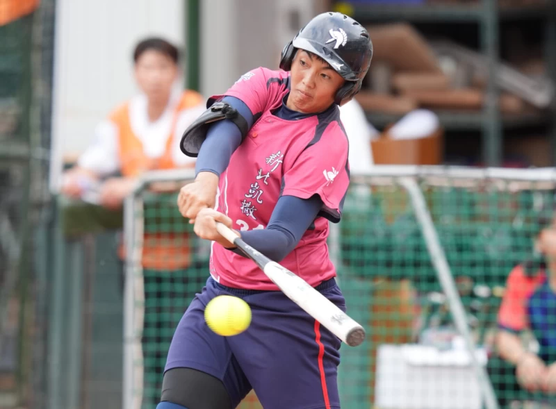 凱撒陳家宜在平手時轟出致勝陽春砲。 (圖:企業女壘提供)