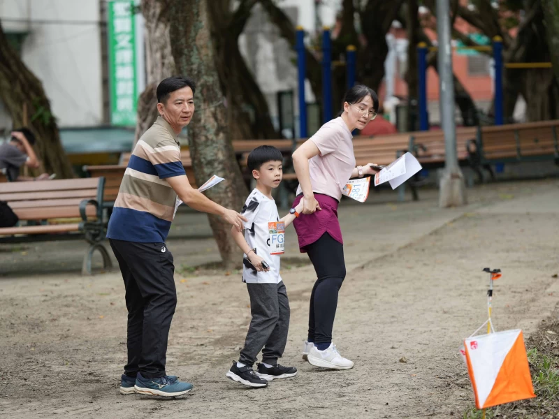 定向越野很適合親子一同參與。大會提供