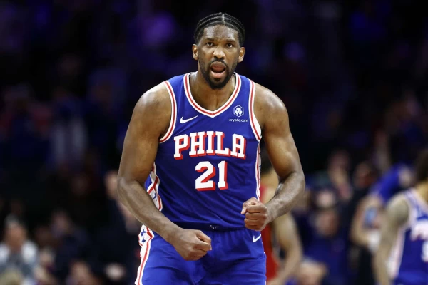 七六人一哥恩比德(Joel Embiid)地位受到挑戰。法新社