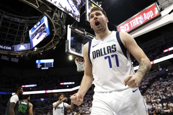 獨行俠當家球星唐西奇(Luka Doncic)因為右手腕拉傷,預計至少缺賽一週。法新社