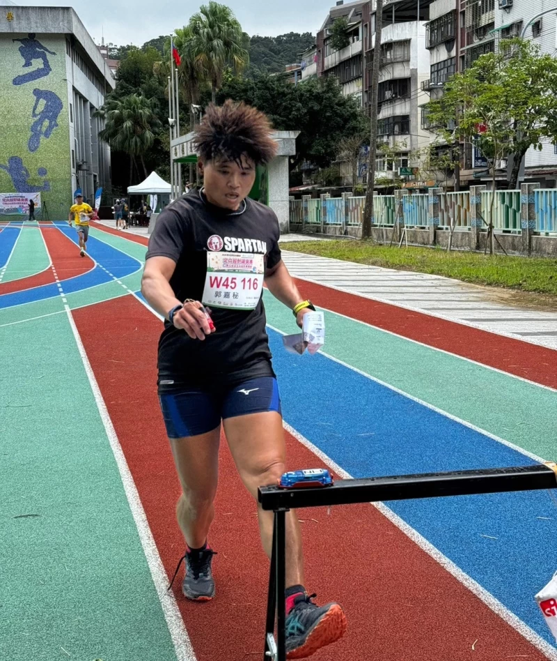 雖然15年未參賽但郭嘉秘一復出即封后。定向越野協會提供