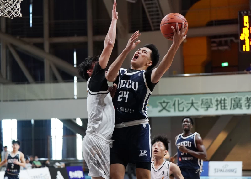 政治大學馬駿颿12分。 大專體總提供