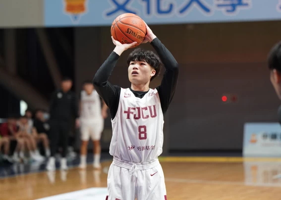輔仁大學林哲宇5外線拿21分。大專體總提供