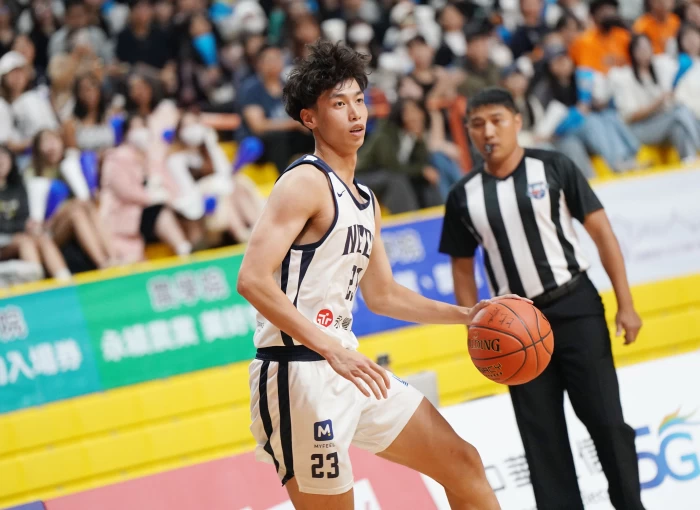 政治大學吳志鍇14分8籃板。大專體總提供