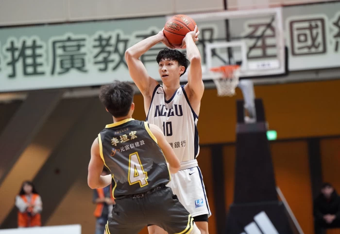 政治大學宋昕澔9分7助攻。大專體總提供
