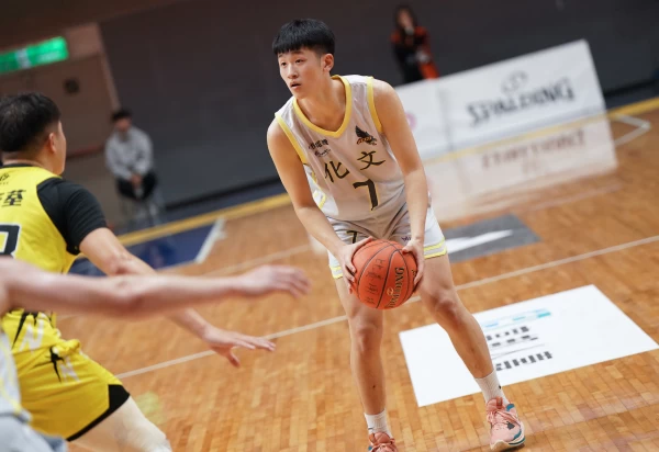 文化大學林裕峰17分9籃板。大專體總提供