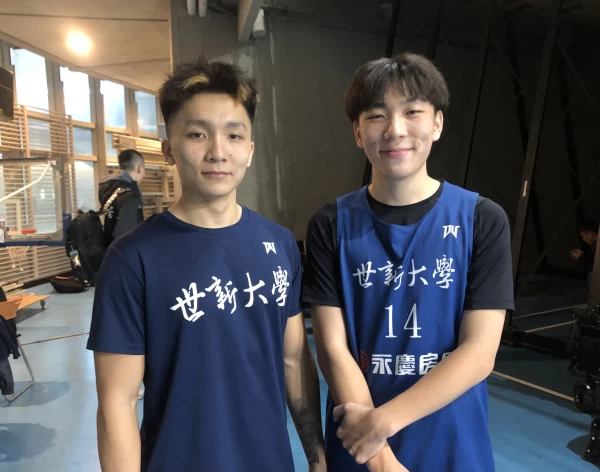 世新假兄弟檔邱寀瑜(左)、邱寀軒名像兄弟實則非親非故。大專體總提供