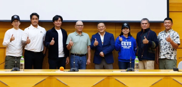 原棒協理事長王勝偉(左三)和前任理事長林智勝(左二)出席紀錄片座談會。大會提供